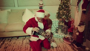 Jingle Balls weenie: unprotected - Pierce Paris with JJ Knight American Hump