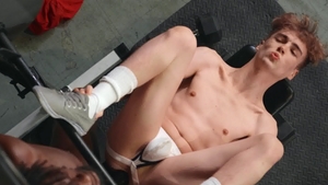 DrillMyHole.com: Muscled Devin Trez desires cumshot