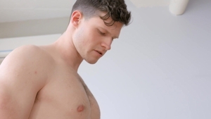 DrillMyHole.com: Muscled Jeremy London getting facial