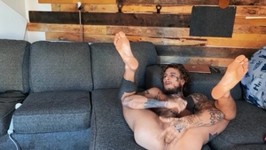 MEN.com: Solo athletic spitting