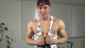 EastBoys.com: Muscled straight feels up to good fucking