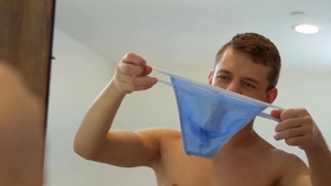 GayRoom: Ian Levine and Chase Vallon bends over
